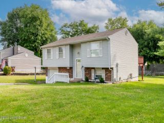 Foreclosed Home - 3817 NORTHUMBERLAND DR, 40245