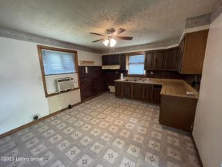 Foreclosed Home - 8015 CONIFER DR, 40258