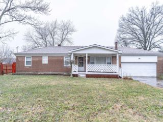 Foreclosed Home - 7320 S WATTERSON TRL, 40291