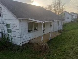 Foreclosed Home - 1239 E HIGHWAY 60, 40360