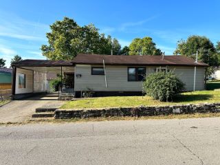 Foreclosed Home - 352 W WASHINGTON ST, 40391