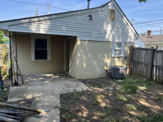 Foreclosed Home - 500 ROBERTSON ST, 40508