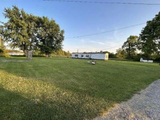 Foreclosed Home - 1491 W HIGHWAY 1376, 40729