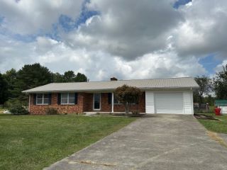 Foreclosed Home - 143 OLD UNION CHURCH RD, 40744
