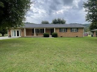 Foreclosed Home - 5691 N KY 11, 40943