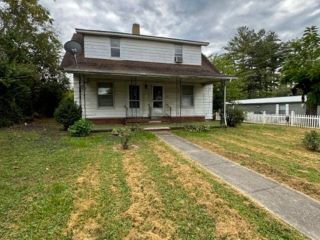 Foreclosed Home - 409 W 2ND ST, 41143