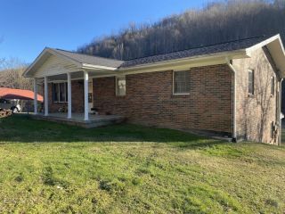 Foreclosed Home - 422 LEFT FORK COW CREEK RD, 41314