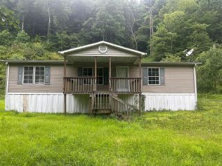 Foreclosed Home - 328 INDIAN CREEK RD, 41572