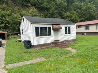 Foreclosed Home - 16464 KY ROUTE 122, 41636