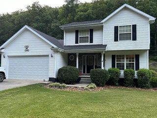 Foreclosed Home - 130 WHISPERING OAKS DR, 41653