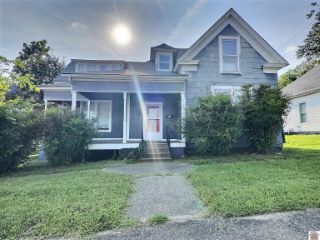 Foreclosed Home - 303 N 5TH ST, 42071
