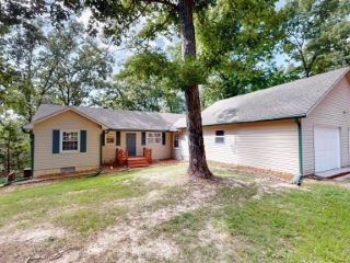 Foreclosed Home - 211 WOODED ACRES LN, 42071