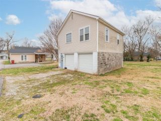 Foreclosed Home - 1221 NUTWOOD ST, 42104