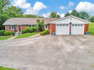 Foreclosed Home - 1020 COUNTRY CLUB RD, 42141