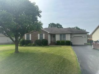 Foreclosed Home - 633 HUNTERS LN, 42240