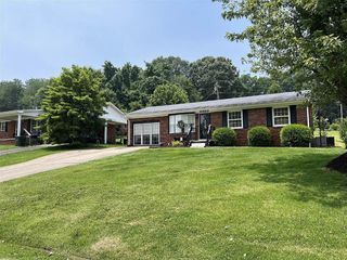 Foreclosed Home - 106 HILLVIEW DR, 42261