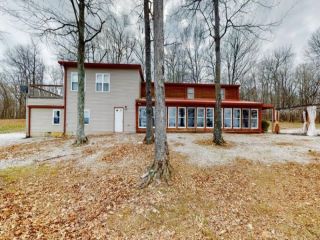 Foreclosed Home - 549 THREE POND LN, 42276