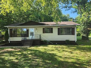 Foreclosed Home - 533 E 3RD ST, 42276