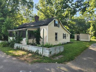 Foreclosed Home - 545 E 3RD ST, 42276