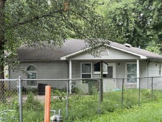 Foreclosed Home - 2033 E 10TH ST, 42303