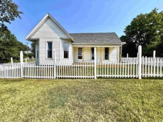 Foreclosed Home - 490 W 3RD ST, 42327
