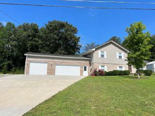 Foreclosed Home - 41 PENNY LN, 42602