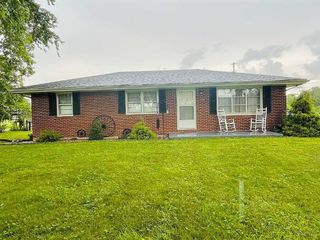 Foreclosed Home - 2821 OLD COLUMBIA RD, 42718