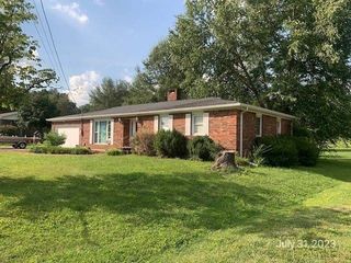 Foreclosed Home - 212 SOUTHSIDE AVE, 42718