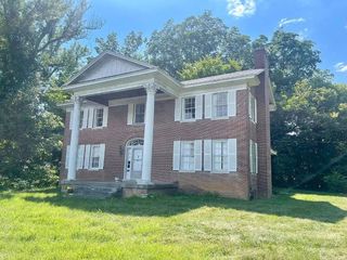 Foreclosed Home - 207 N MAIN ST, 42743