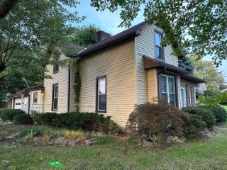 Foreclosed Home - 381 E CENTRAL AVE, 43015