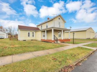 Foreclosed Home - 1100 RAILROAD ST, 43105