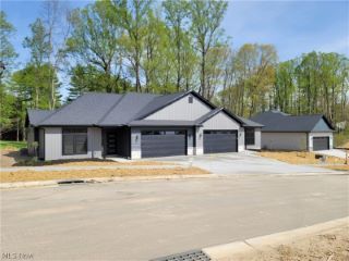 Foreclosed Home - 3482B JAMESTOWN DR, 43701