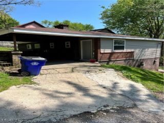 Foreclosed Home - 1001 OAK ST, 43920