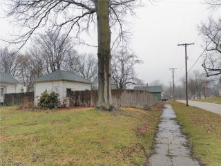 Foreclosed Home - 1411 W 8TH ST, 44004
