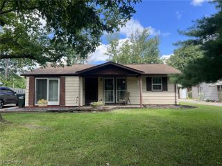 Foreclosed Home - 450 REDWOOD DR, 44017