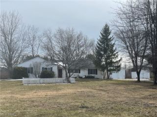 Foreclosed Home - 14021 ROCK CREEK RD, 44024