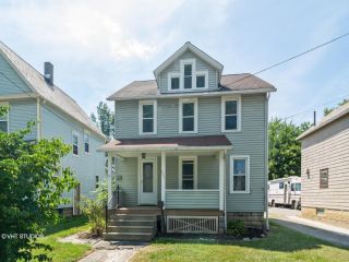 Foreclosed Home - 325 Winckles St, 44035
