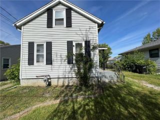 Foreclosed Home - 127 EDGEWOOD ST, 44035