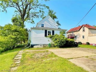 Foreclosed Home - 314 16TH ST, 44035