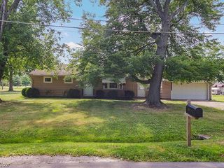 Foreclosed Home - 984 ROSEALEE AVE, 44035
