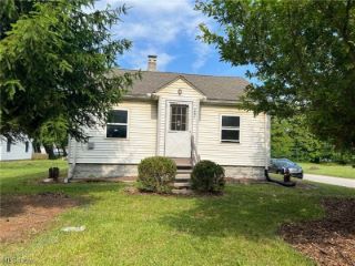 Foreclosed Home - 7701 W RIVER RD S, 44035