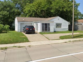 Foreclosed Home - 1040 W RIVER RD N, 44035
