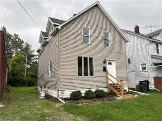 Foreclosed Home - 308 WINCKLES ST, 44035