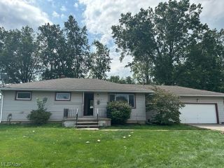 Foreclosed Home - 1605 W 40TH ST, 44053