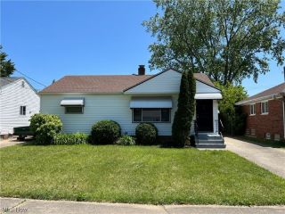 Foreclosed Home - 303 GAYLE DR, 44054