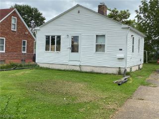 Foreclosed Home - 2436 E 28TH ST, 44055