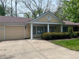 Foreclosed Home - 7229 WINDSOR LN, 44060