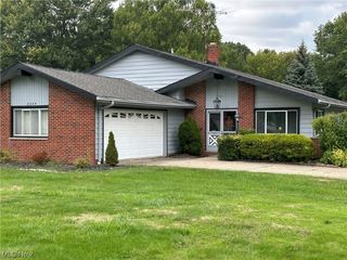 Foreclosed Home - 8089 MEADOWDALE DR, 44060