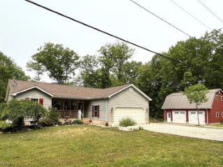 Foreclosed Home - 2127 FLAME LAKE DR, 44084