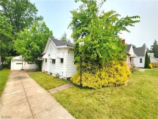 Foreclosed Home - 236 E 284TH ST, 44095
